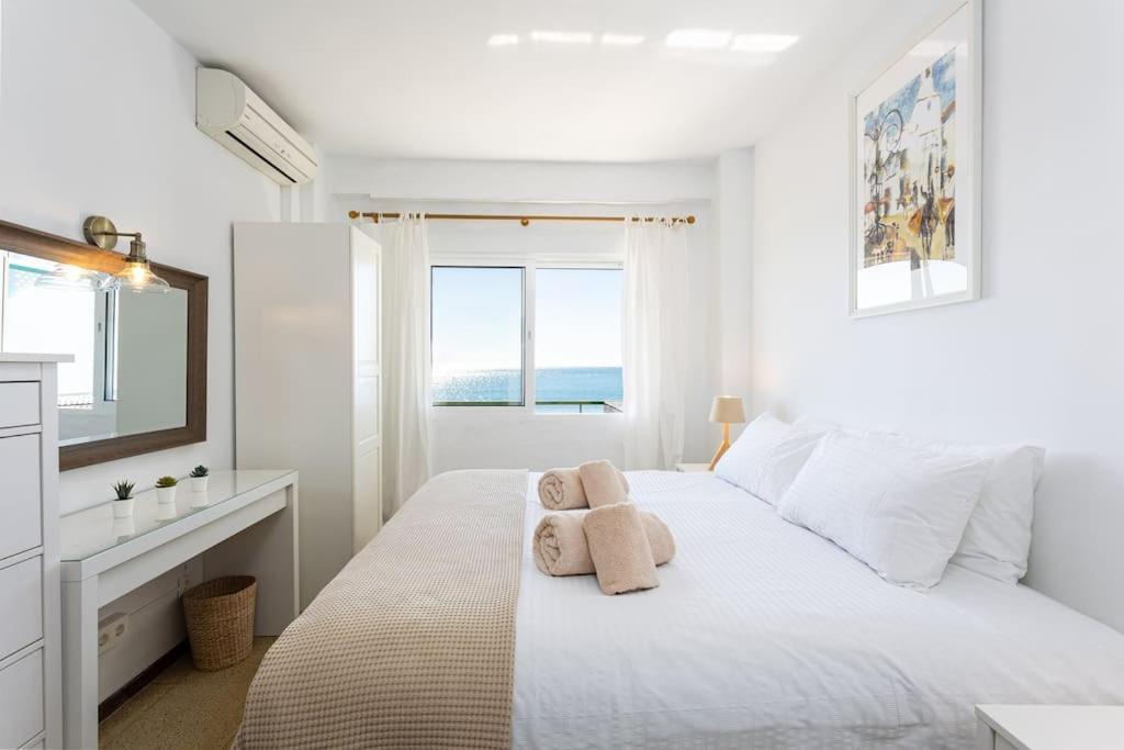 Ensuite Mediterranean Sea Front 丰希罗拉 外观 照片