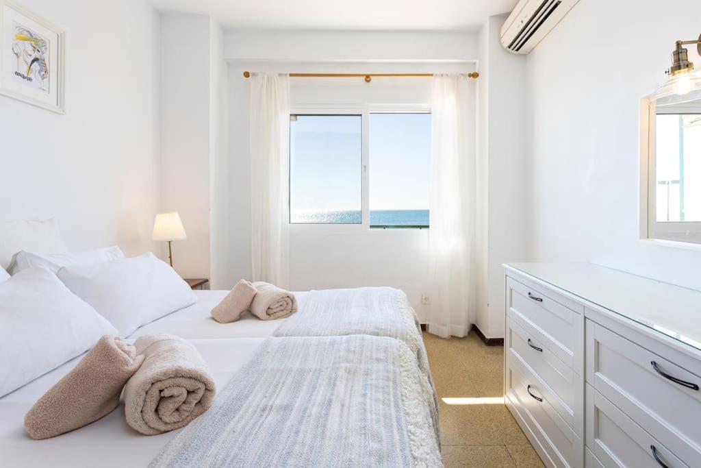 Ensuite Mediterranean Sea Front 丰希罗拉 外观 照片